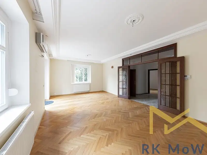 Pronájem rodinného domu 413 m², pozemek 688 m²