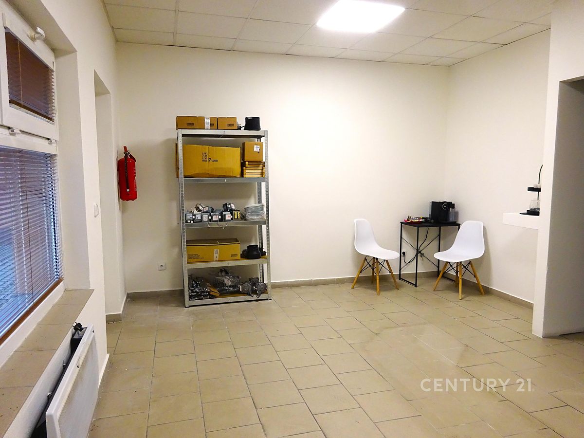 Pronájem obchodního prostoru 33 m² – fotografie 2