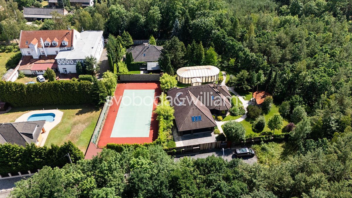 Prodej rodinného domu 316 m², pozemek 2573 m²