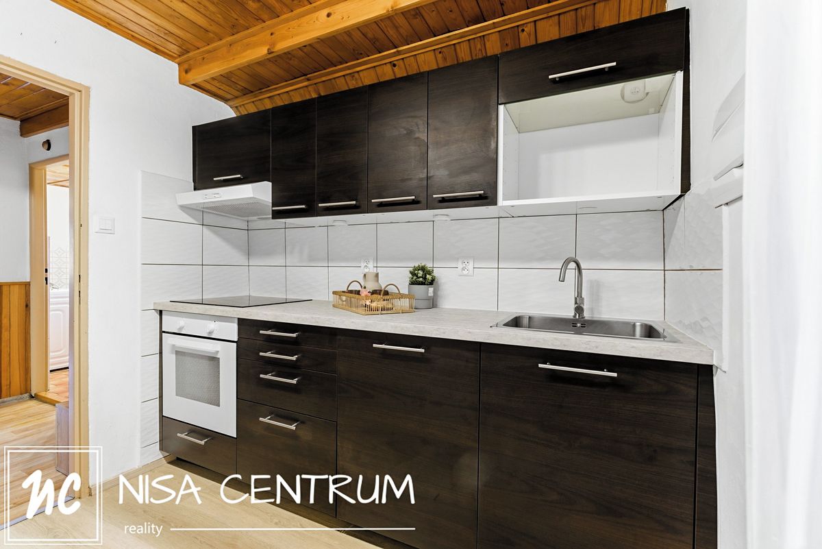Prodej rodinného domu 220 m², pozemek 1945 m² – fotografie 4