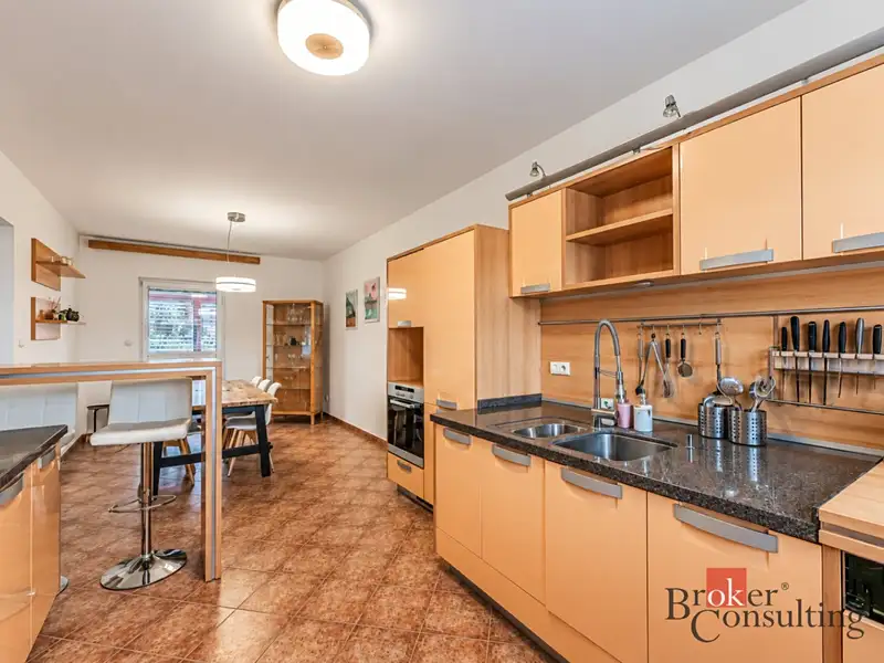 Prodej rodinného domu 150 m², pozemek 66 m², Hradec Králové – náhled fotky 3