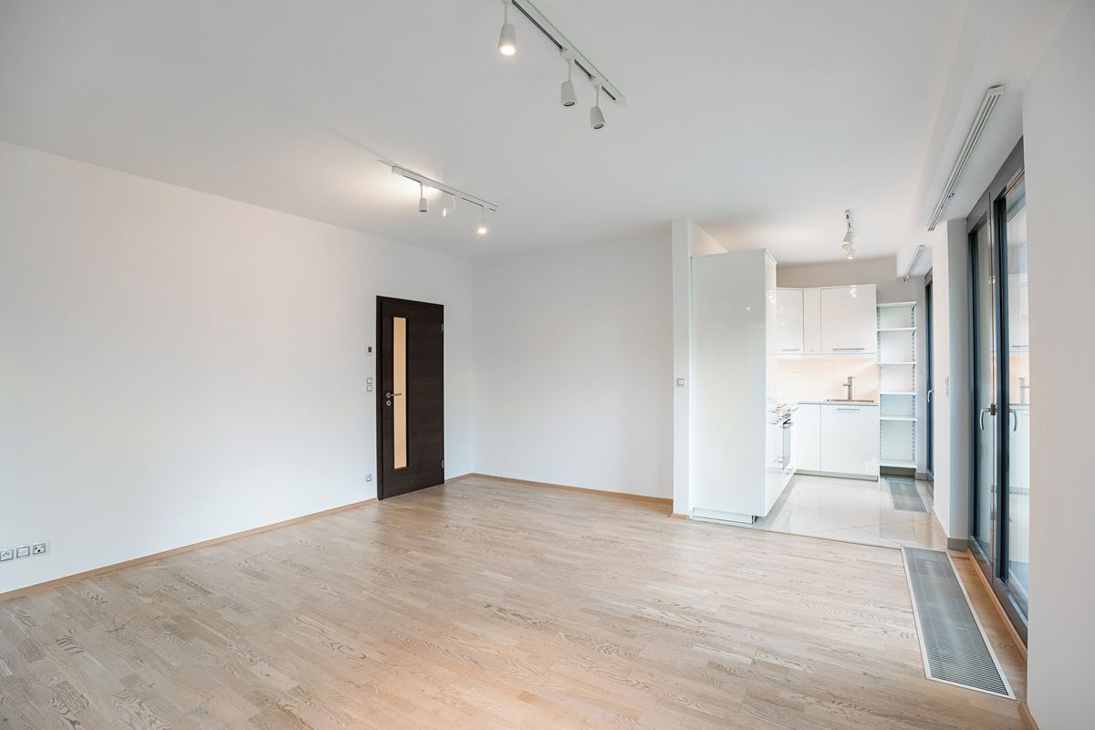 Pronájem bytu 2+kk 66 m² – fotografie 2