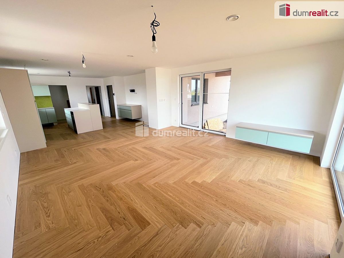 Prodej rodinného domu 135 m², pozemek 890 m² – fotografie 4