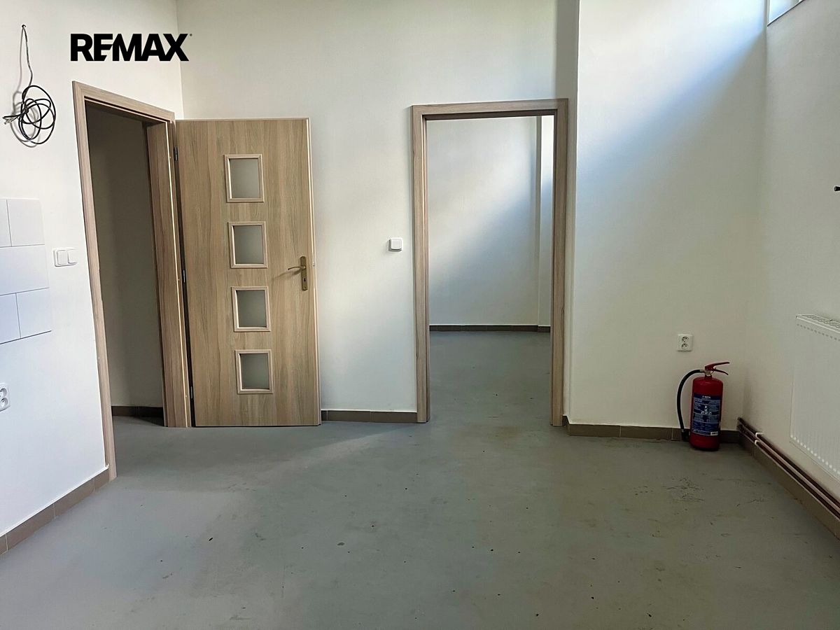 Pronájem obchodního prostoru 40 m² – fotografie 2