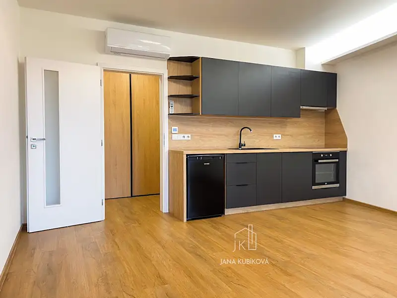 Pronájem bytu 1+kk 30 m², Kyjov – náhled fotky 1