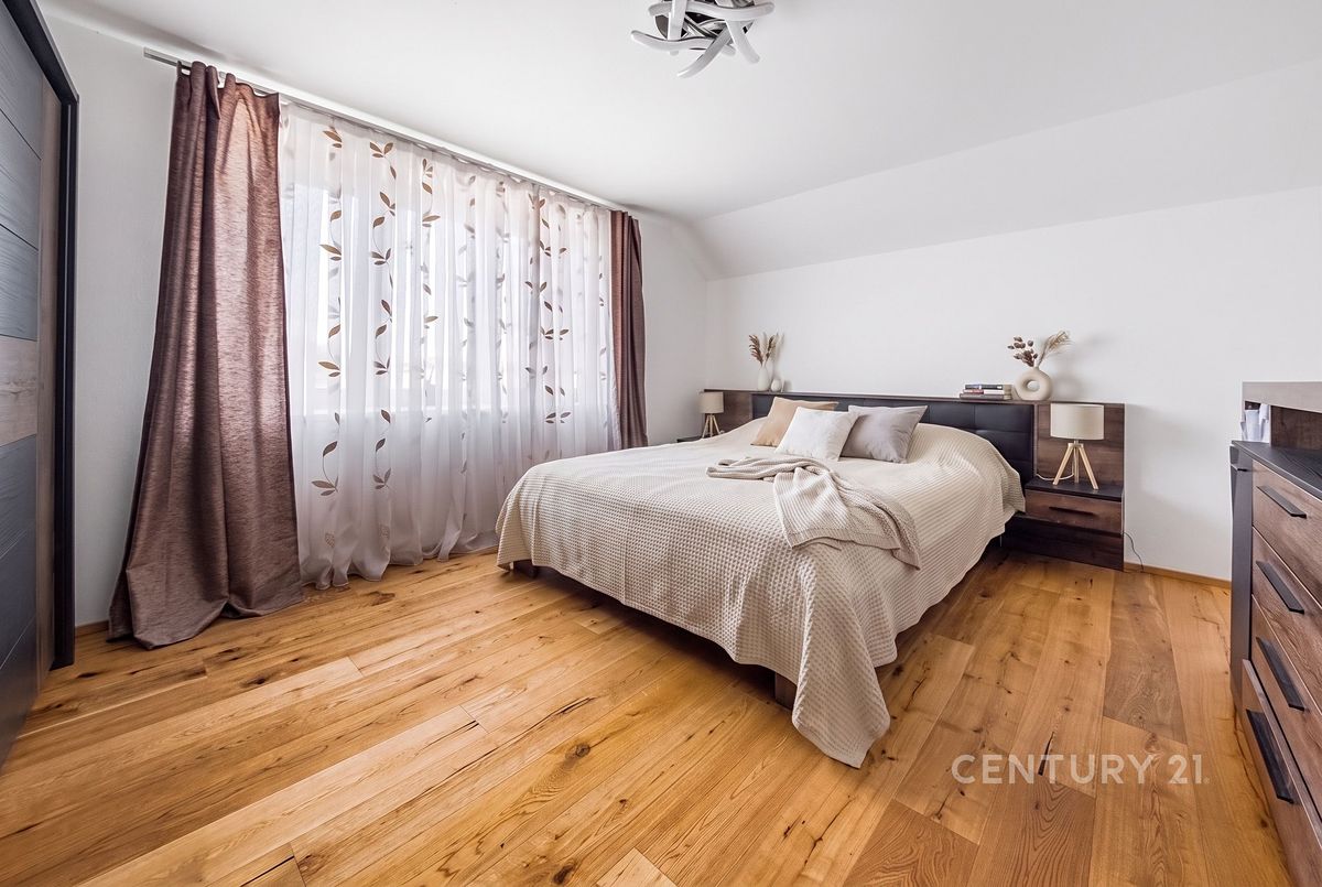 Prodej rodinného domu 189 m², pozemek 1054 m² – fotografie 4