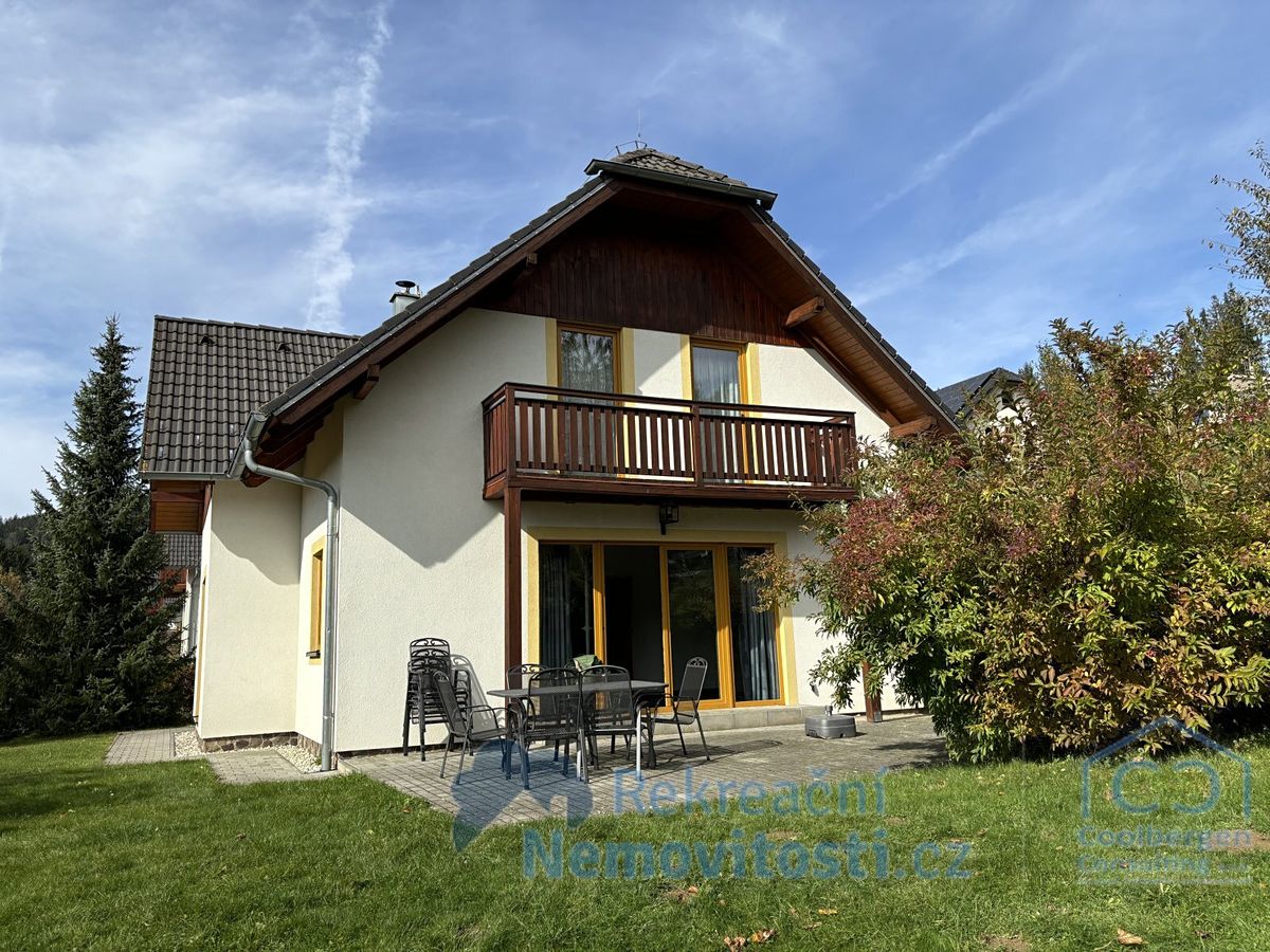 Prodej rodinného domu 220 m², pozemek 878 m²