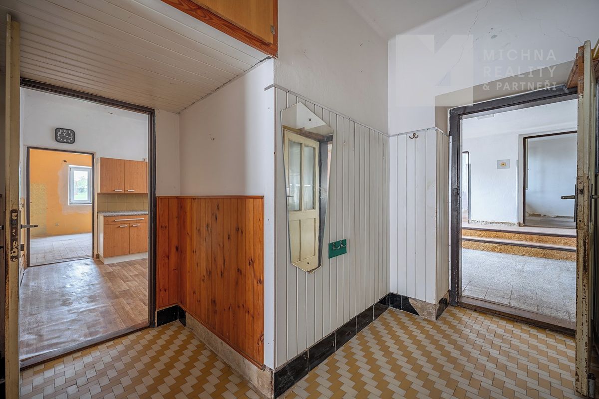 Prodej rodinného domu 181 m², pozemek 912 m² – fotografie 5