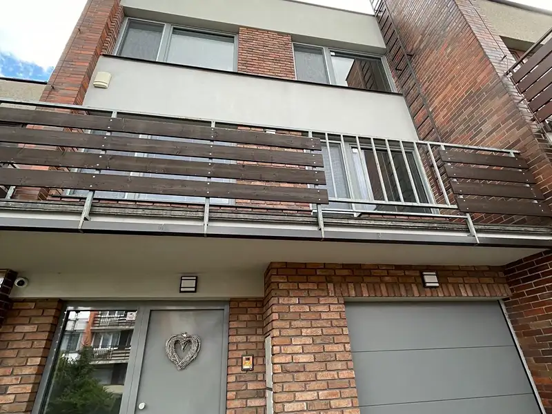 Pronájem rodinného domu 200 m², pozemek 300 m², Praha – náhled fotky 2