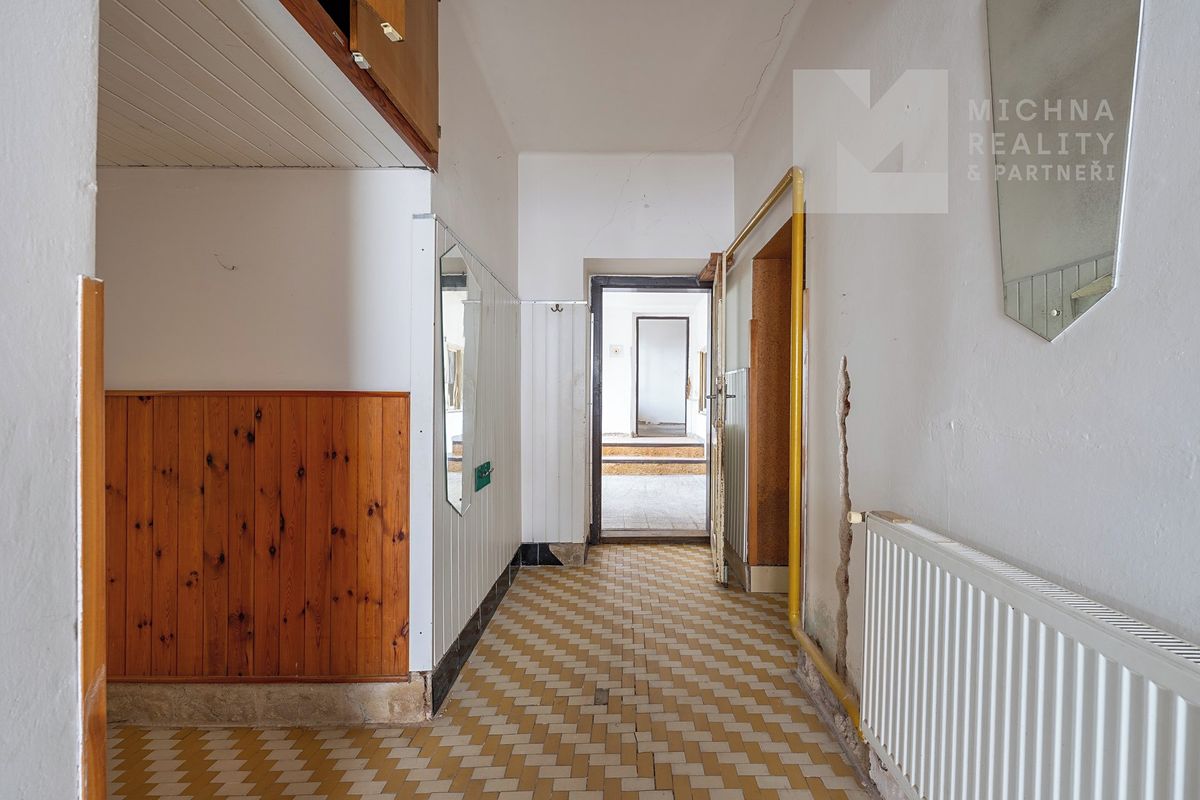 Prodej rodinného domu 181 m², pozemek 912 m² – fotografie 4
