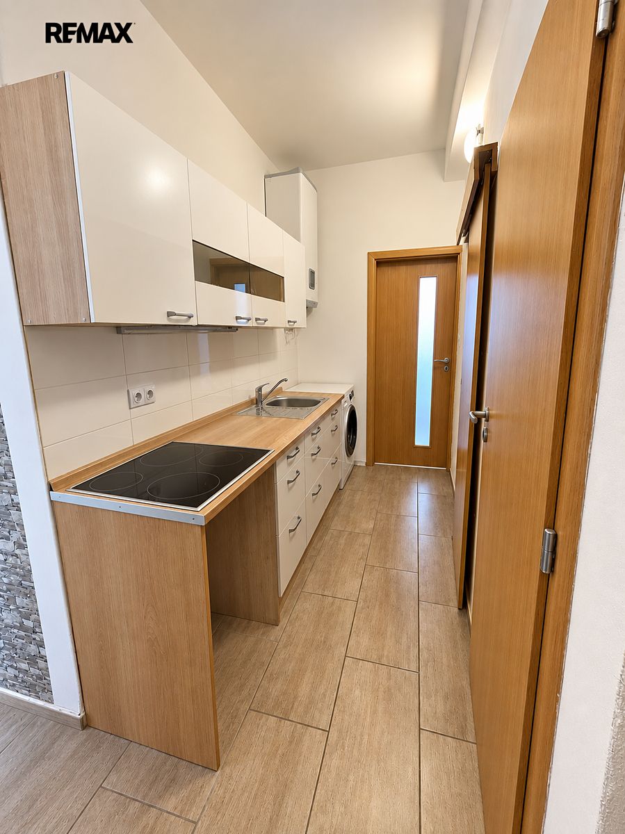Pronájem bytu 2+1 41 m² – fotografie 3