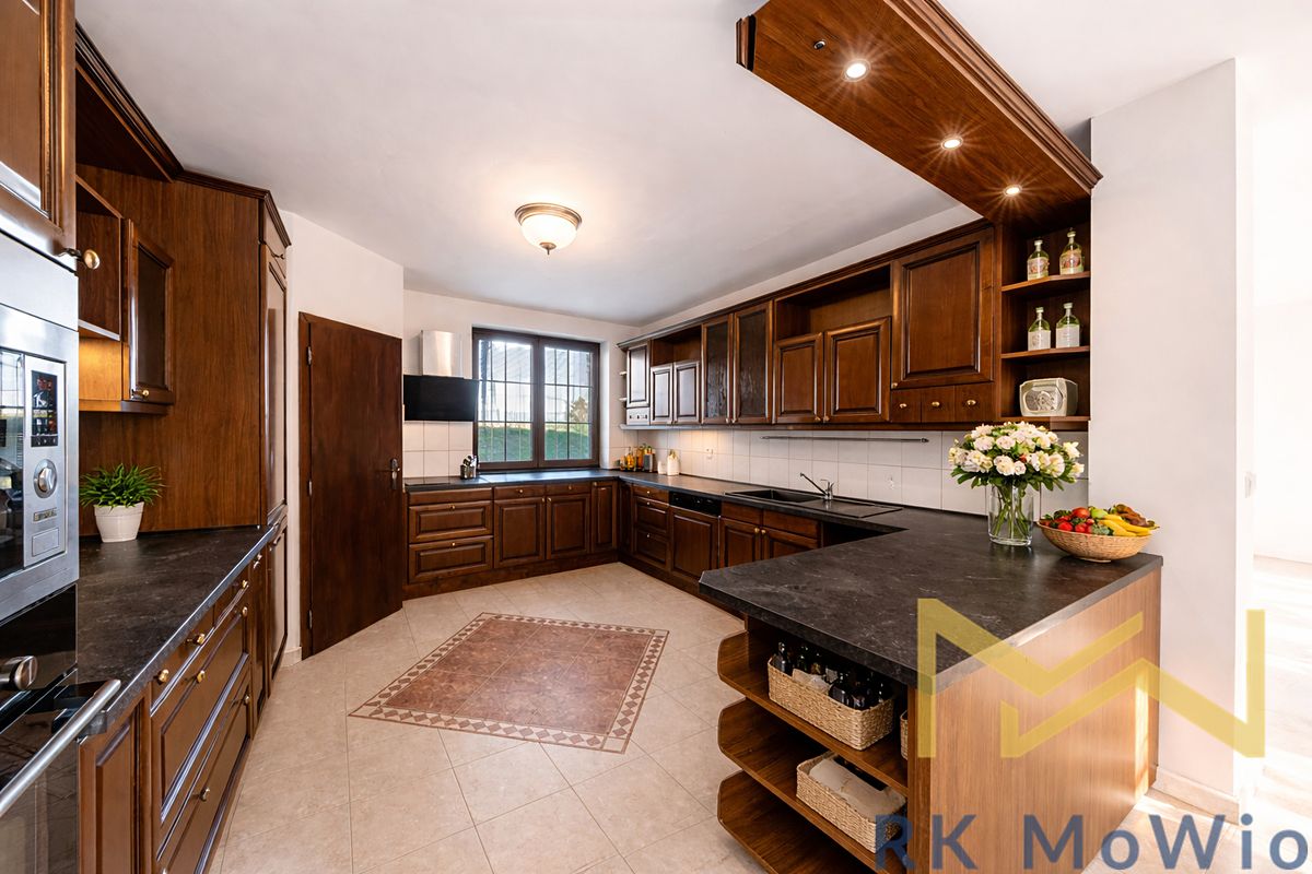Pronájem rodinného domu 390 m², pozemek 903 m²