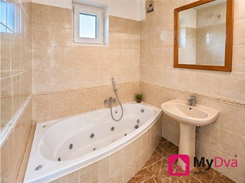 Pronájem rodinného domu 202 m², pozemek 480 m² – fotografie 5