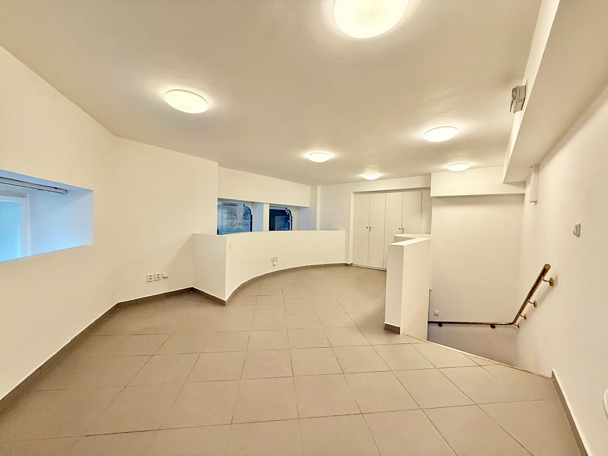 Pronájem kanceláře 120 m² – fotografie 3