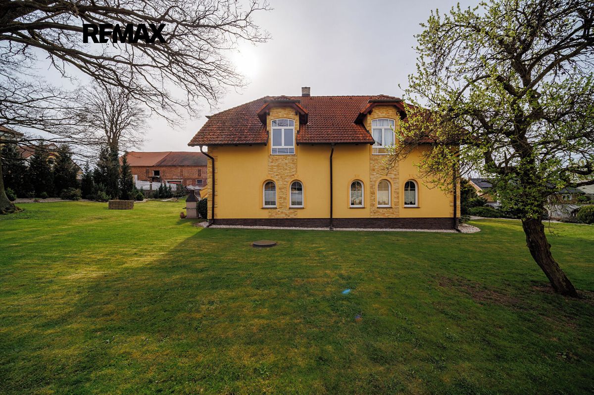 Prodej rodinného domu 410 m², pozemek 2086 m² – fotografie 2