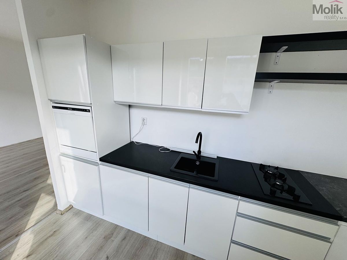 Pronájem bytu 1+1 30 m² – fotografie 2
