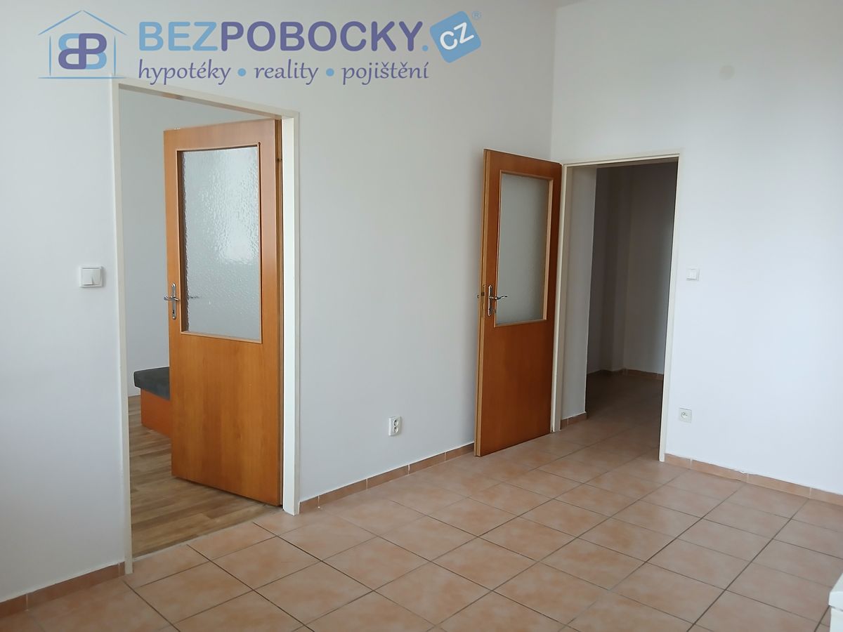Pronájem bytu 2+kk 41 m² – fotografie 2