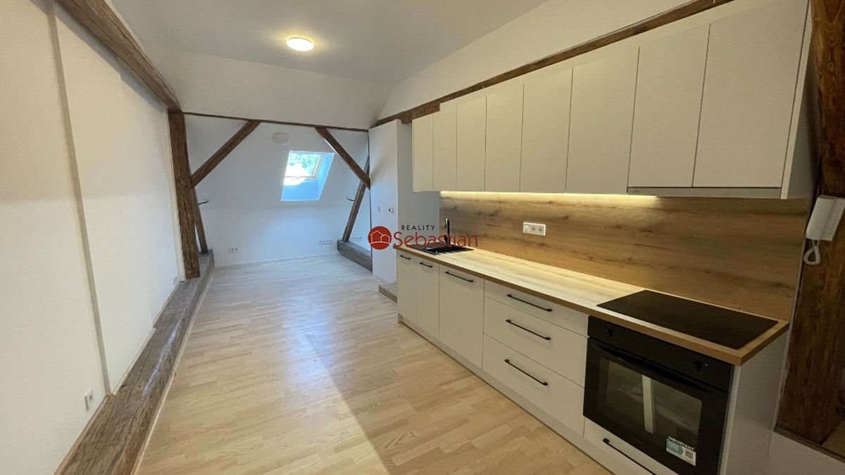Pronájem bytu 4+kk 99 m²