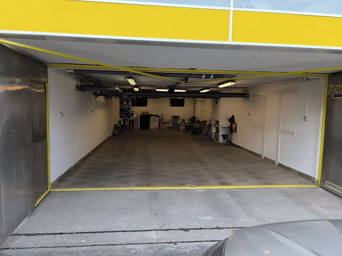 Prodej komerční nemovitosti 152 m², Praha – fotka 1 z 3