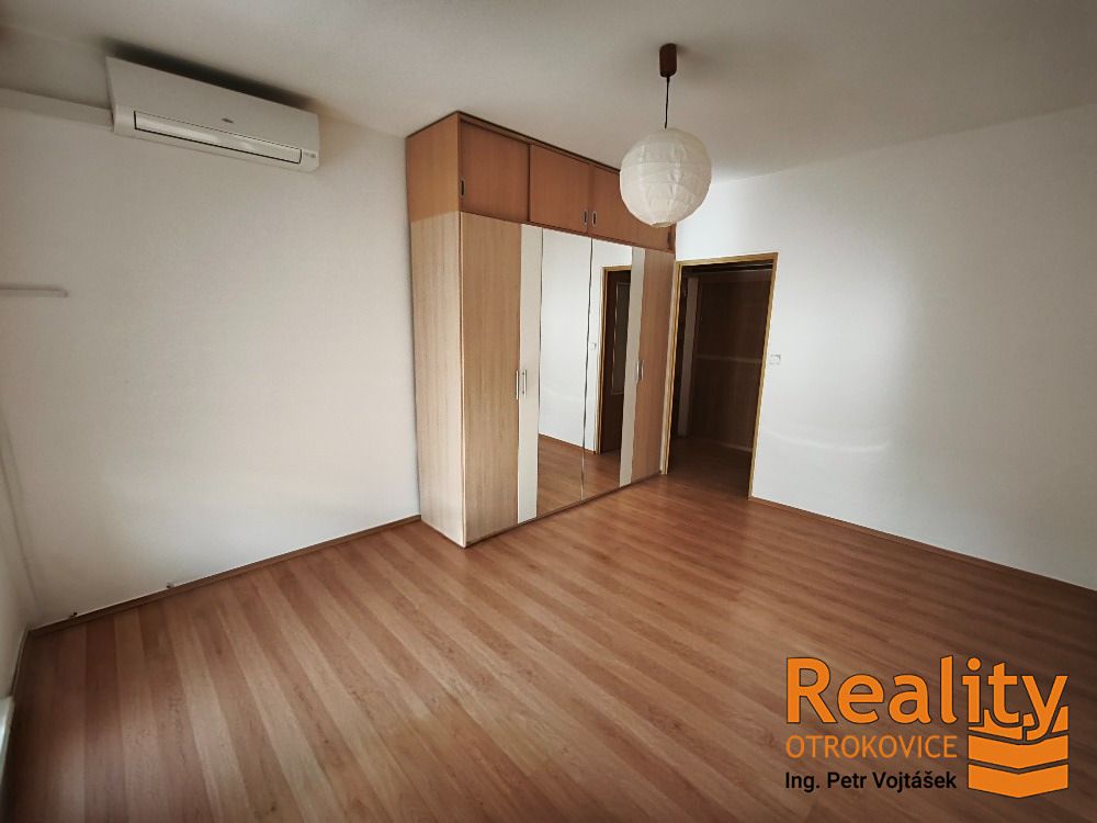 Pronájem bytu 2+1 56 m² – fotografie 4