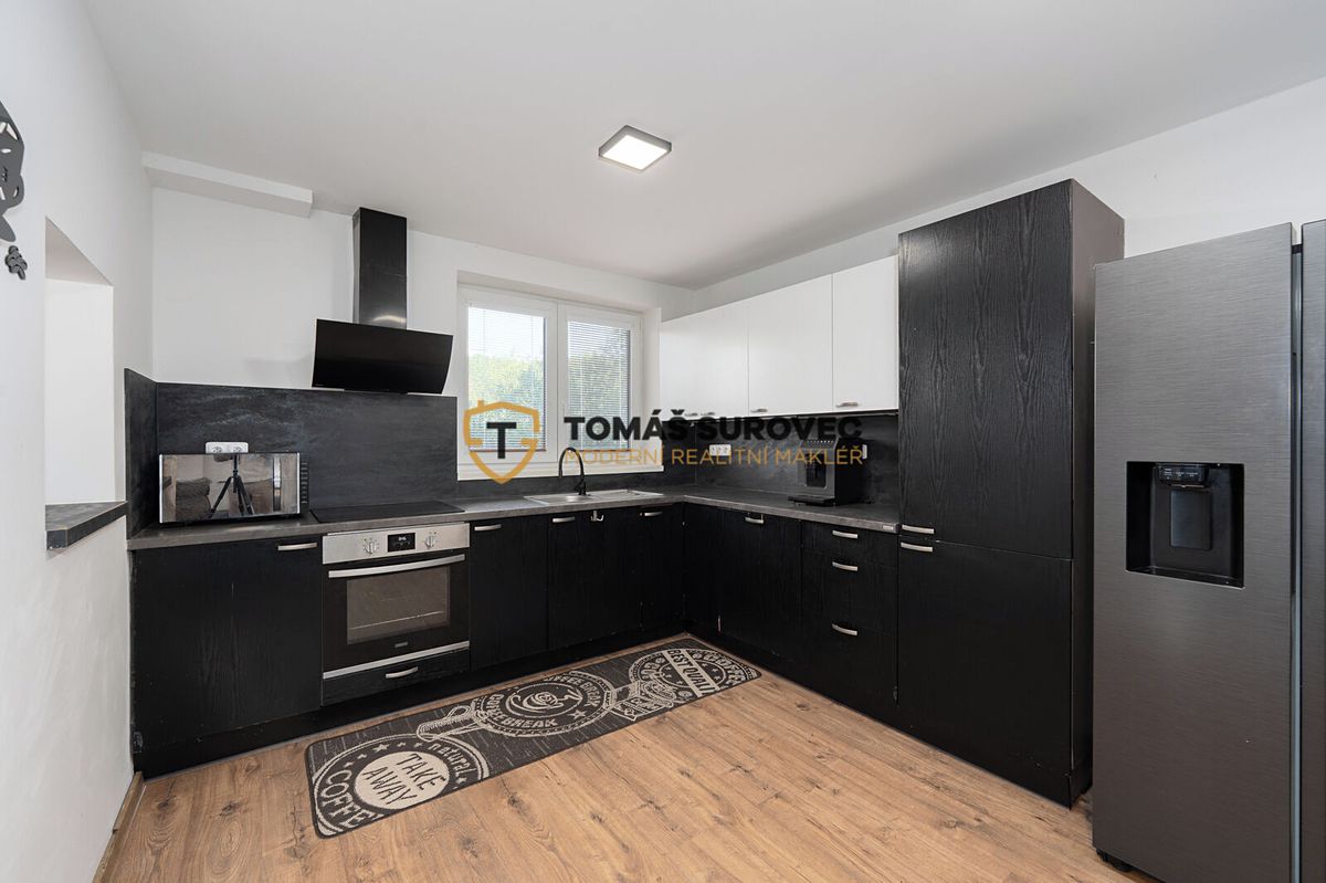 Prodej rodinného domu 263 m², pozemek 2100 m²