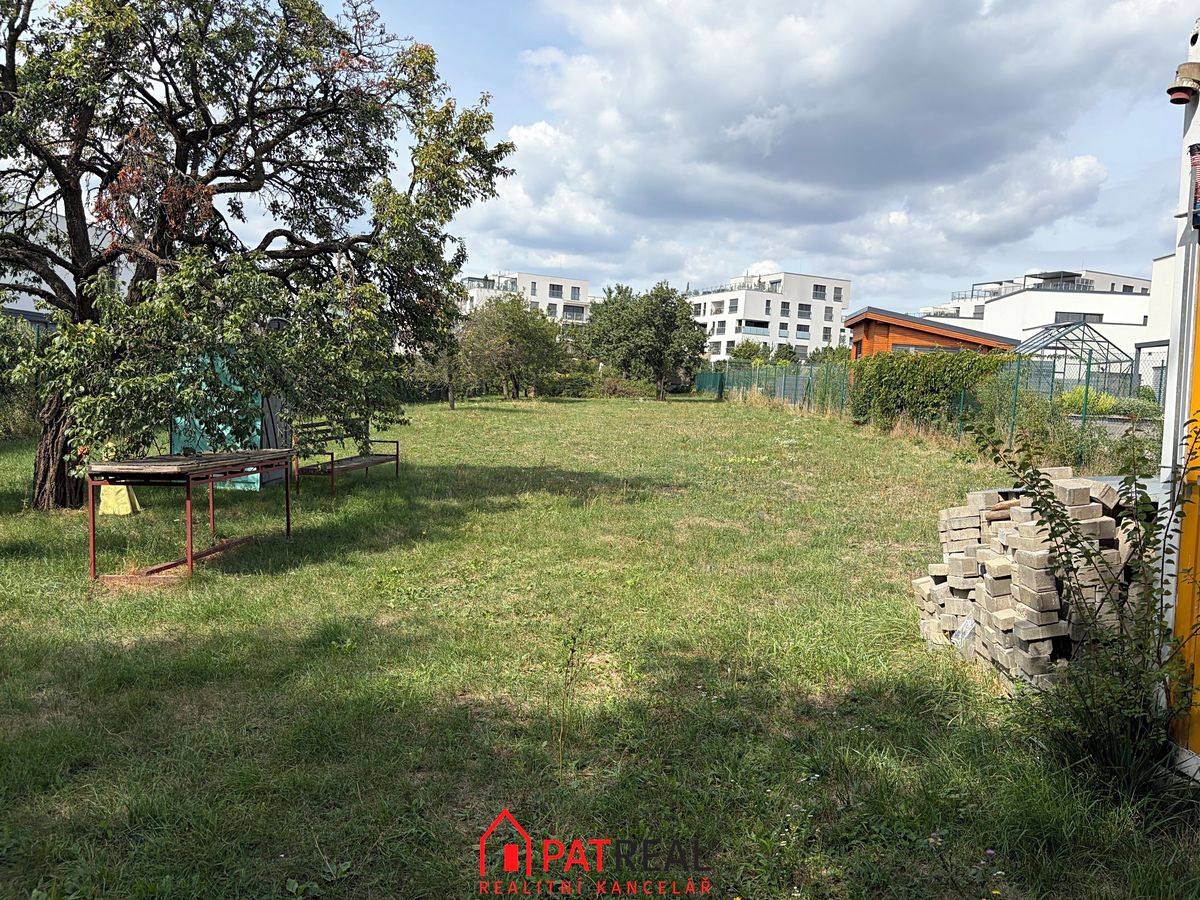 Pronájem garážového stání 848 m²