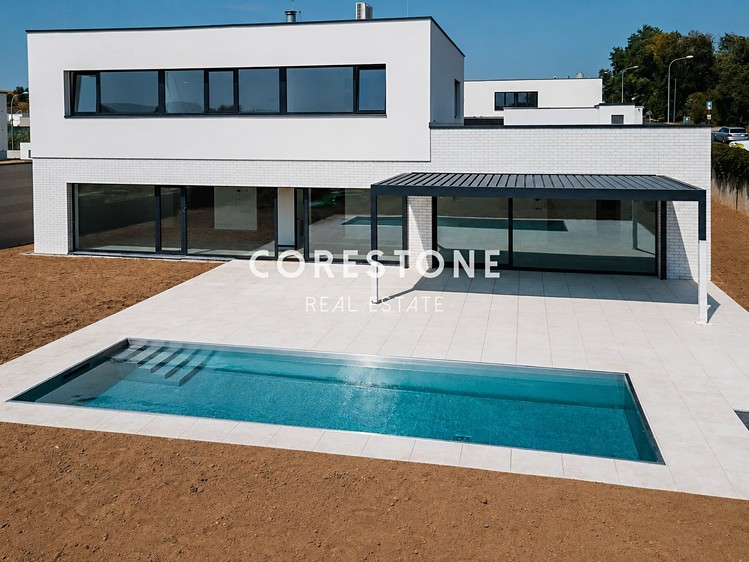 Haus zum Kauf, 310 m² (1 von 13)