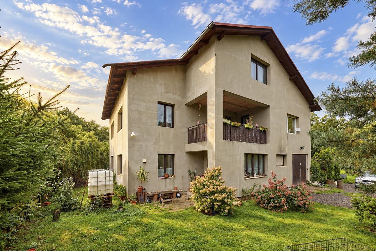 Prodej rodinného domu 268 m², pozemek 2868 m²