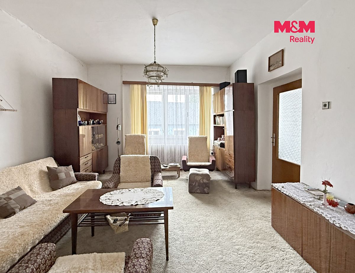 Prodej rodinného domu 250 m², pozemek 530 m² – fotografie 2