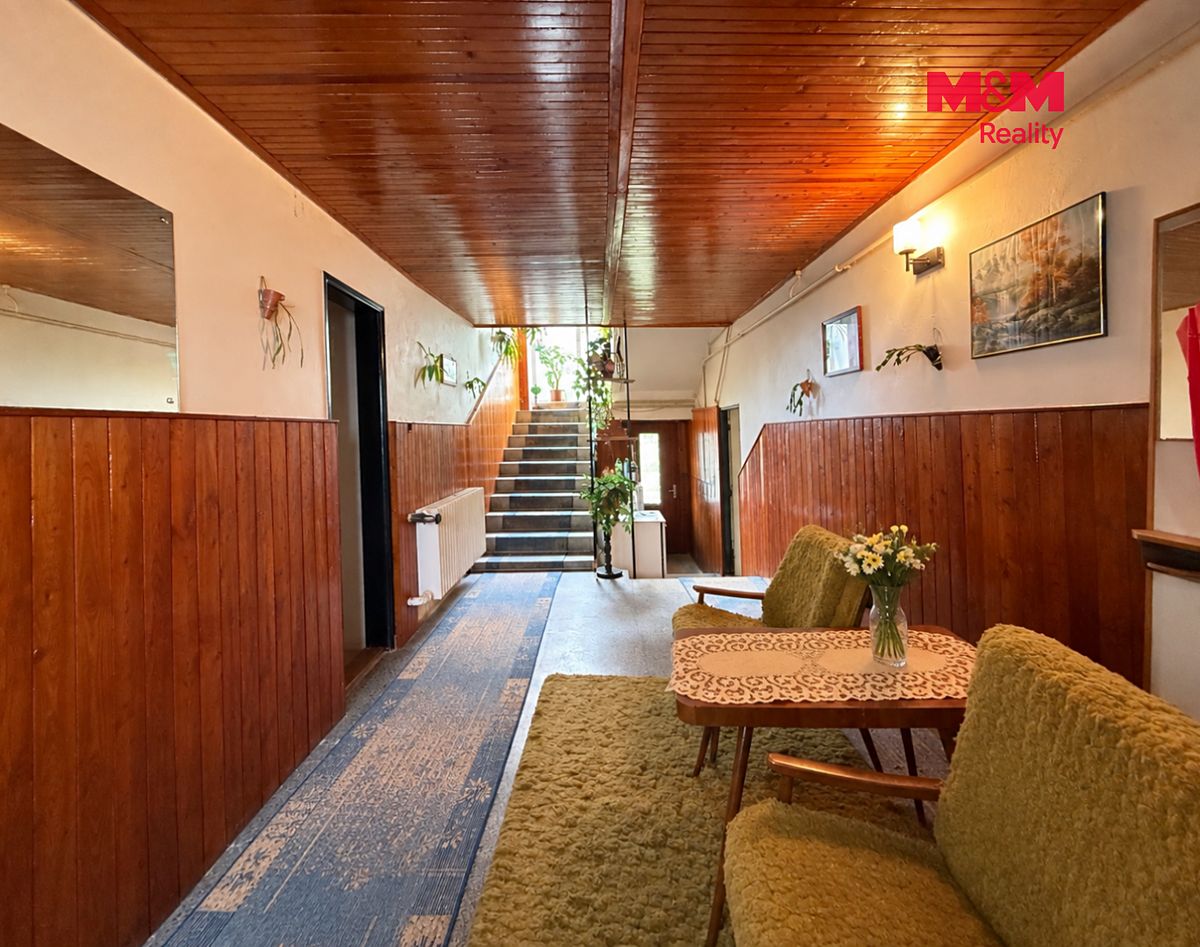 Prodej rodinného domu 250 m², pozemek 530 m² – fotografie 3