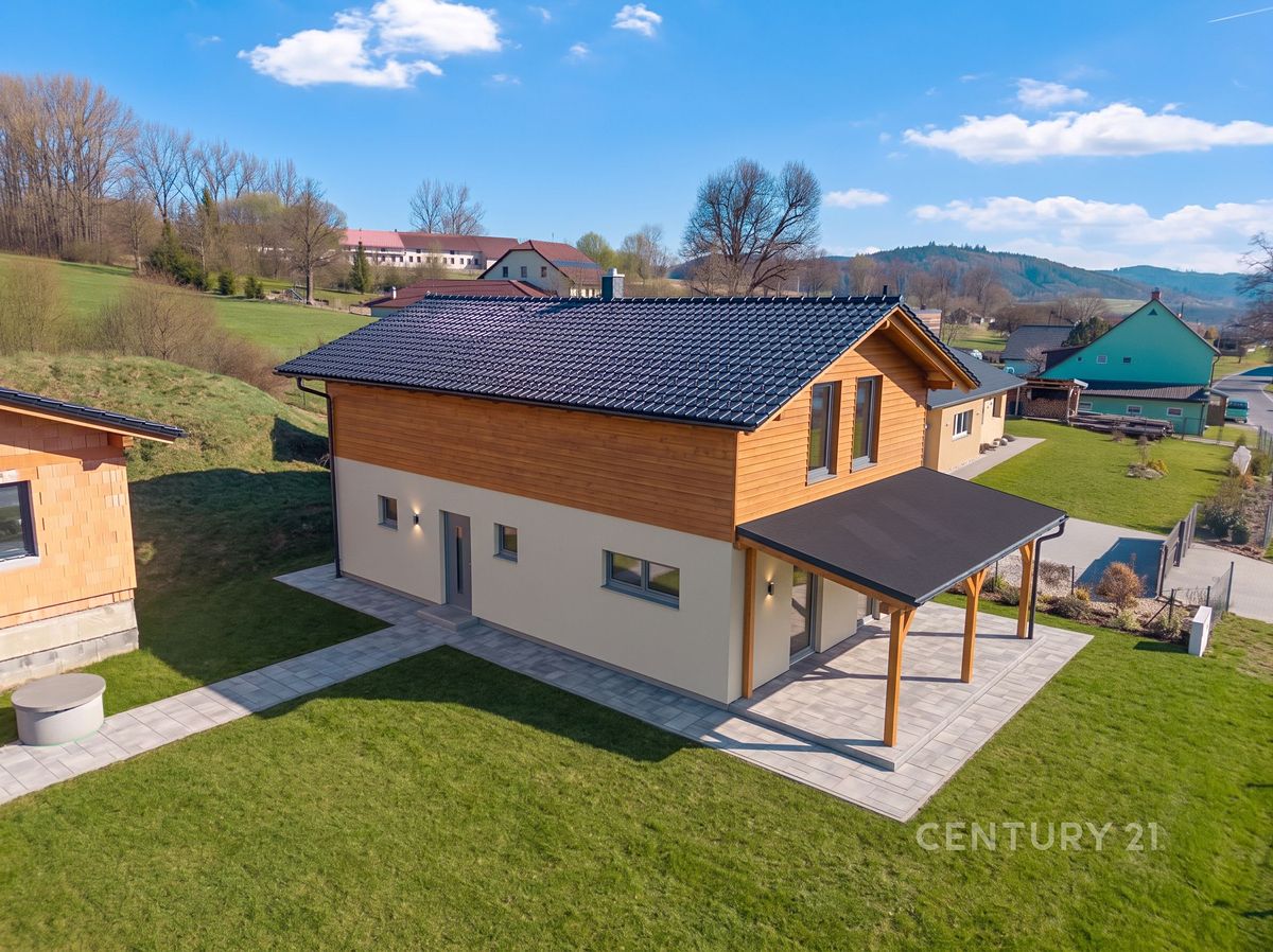 Prodej rodinného domu 204 m², pozemek 624 m² – fotografie 2