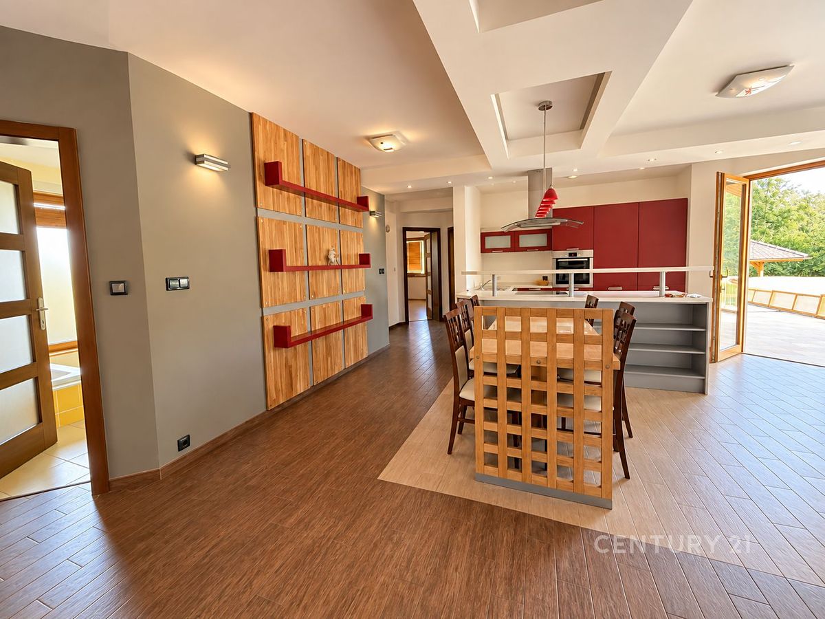 Prodej rodinného domu 258 m², pozemek 1073 m² – fotografie 3