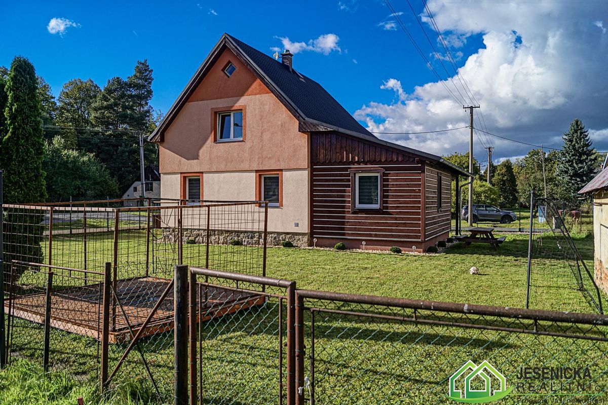 Prodej rodinného domu 120 m², pozemek 954 m² – fotografie 3