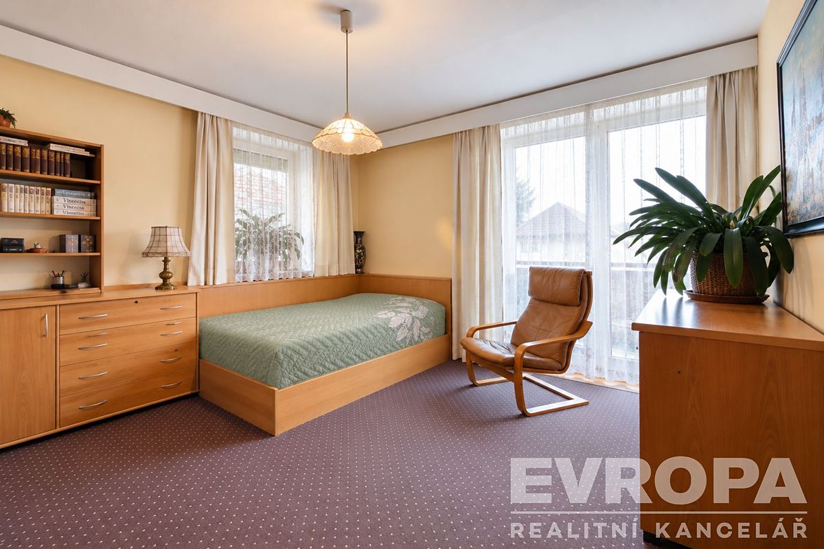 Prodej rodinného domu 342 m², pozemek 769 m²