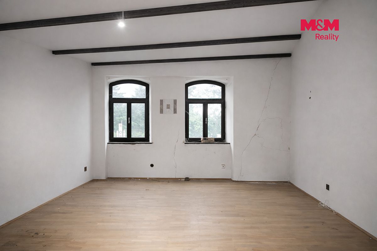 Prodej rodinného domu 239 m², pozemek 176 m² – fotografie 2