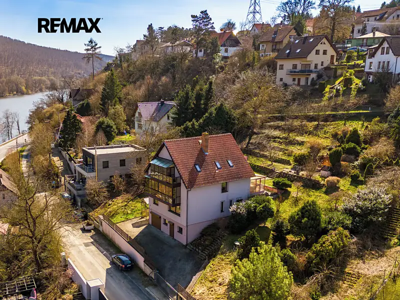 Prodej rodinného domu 300 m², pozemek 2121 m², Měchenice – náhled fotky 3