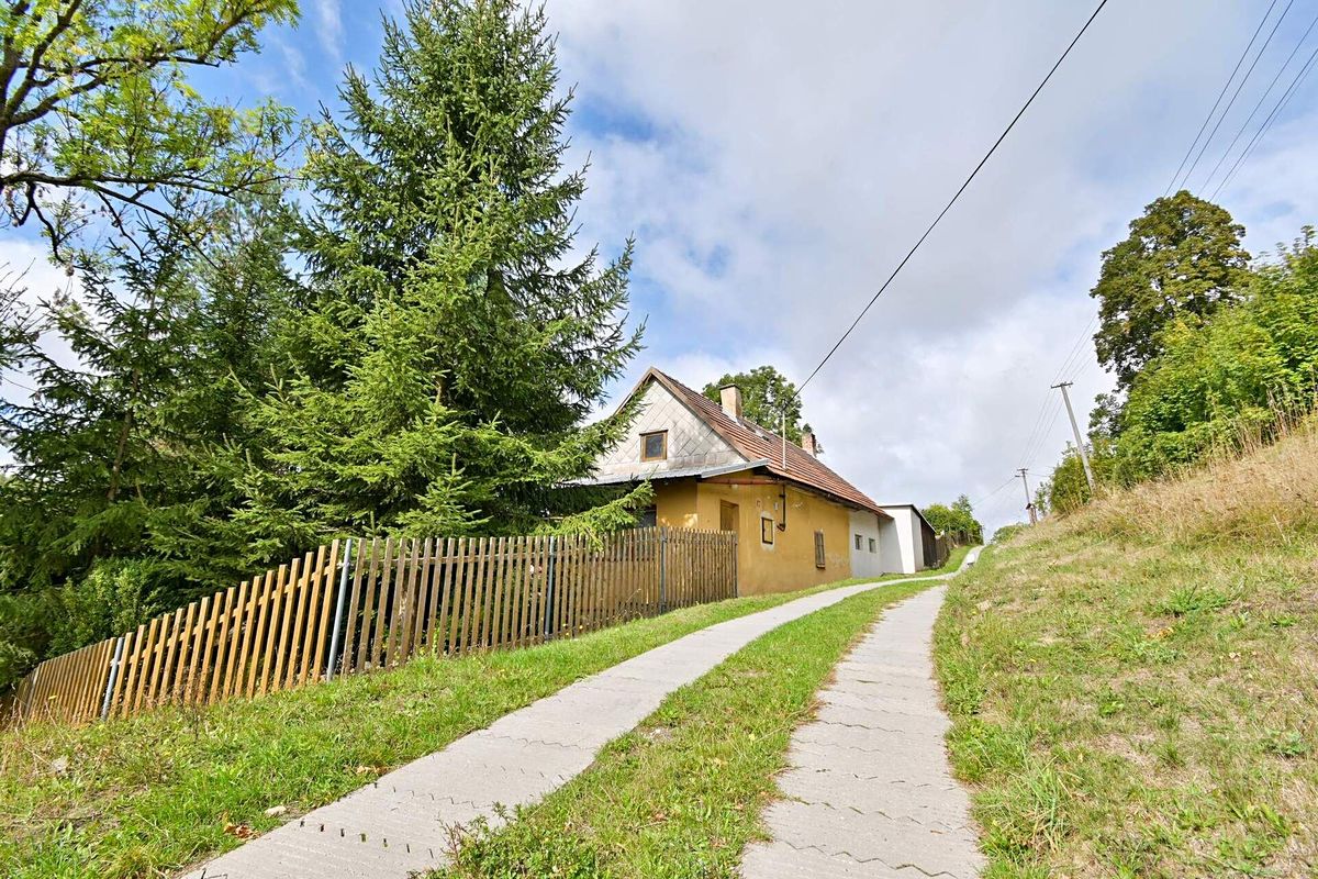 Prodej rodinného domu 72 m², pozemek 642 m² – fotografie 2
