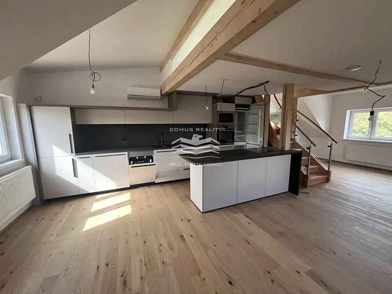 Pronájem bytu 4+kk 100 m², Praha – náhled fotky 1