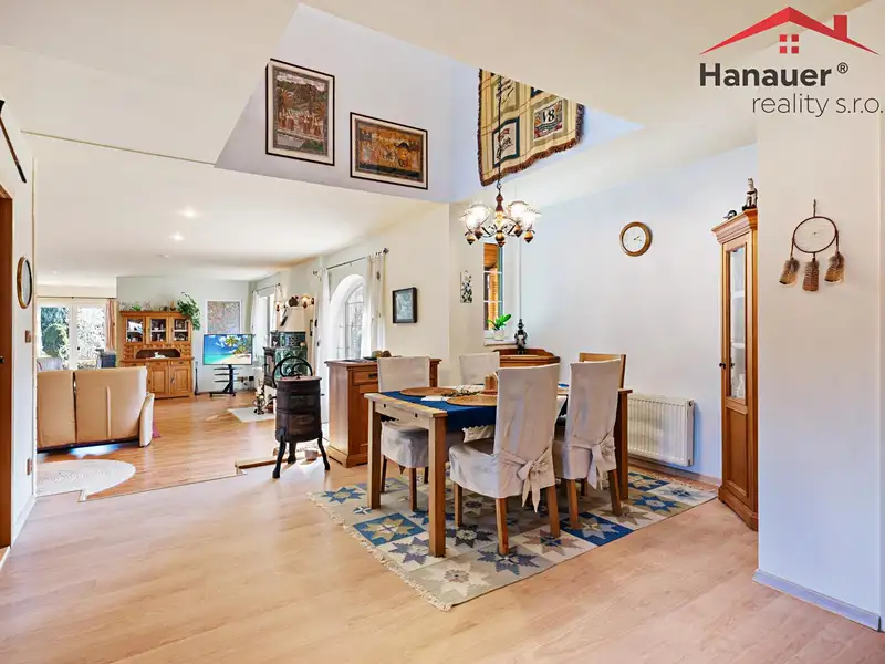 Prodej rodinného domu 310 m², pozemek 1884 m², Chuderov – náhled fotky 3