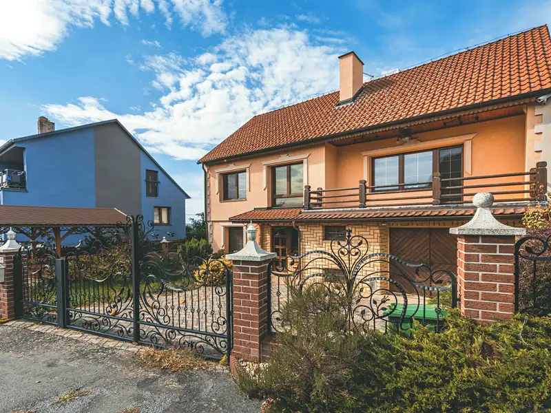 Prodej rodinného domu 240 m², pozemek 681 m², Sobětuchy – náhled fotky 3