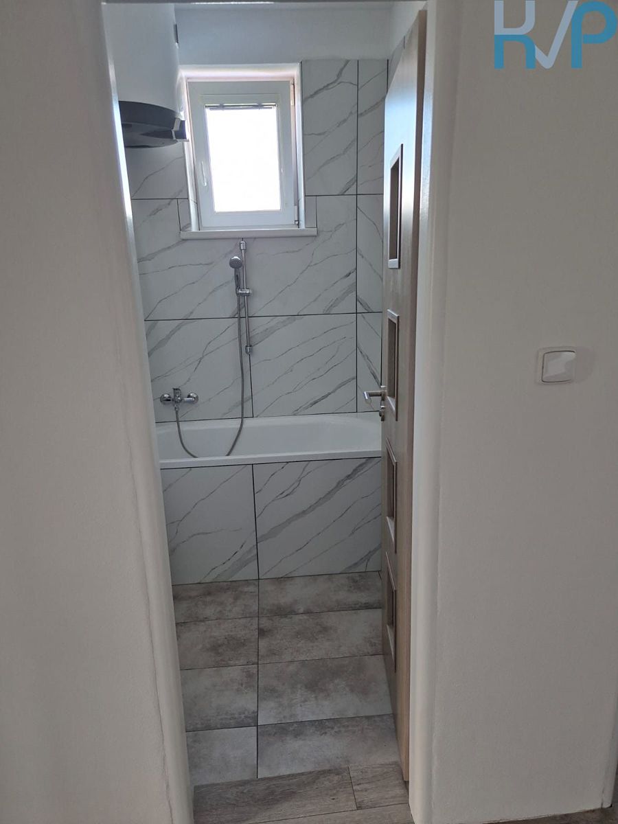 Pronájem bytu 2+1 37 m² – fotografie 4