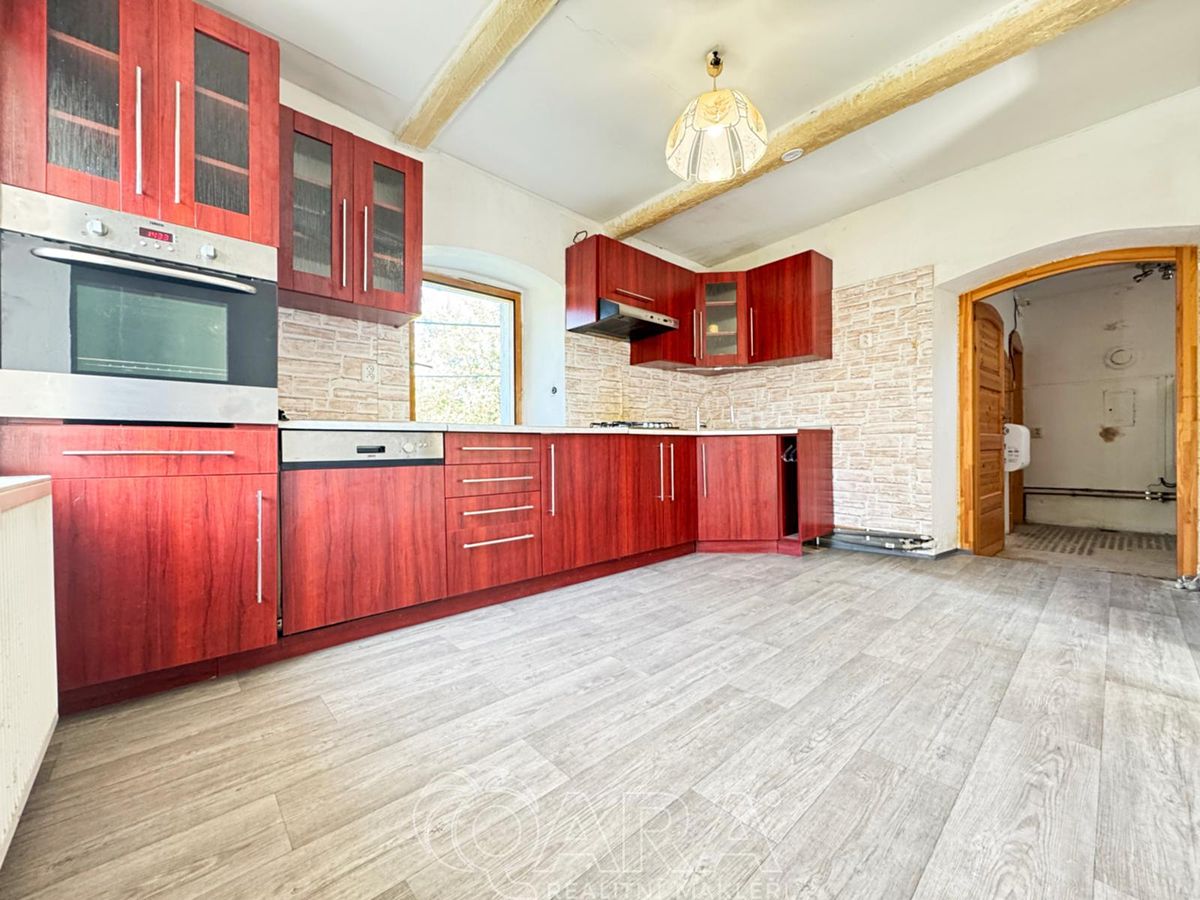 Prodej rodinného domu 150 m², pozemek 892 m² – fotografie 2