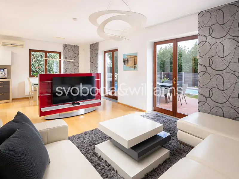 Prodej rodinného domu 300 m², pozemek 606 m², Střelice – náhled fotky 3