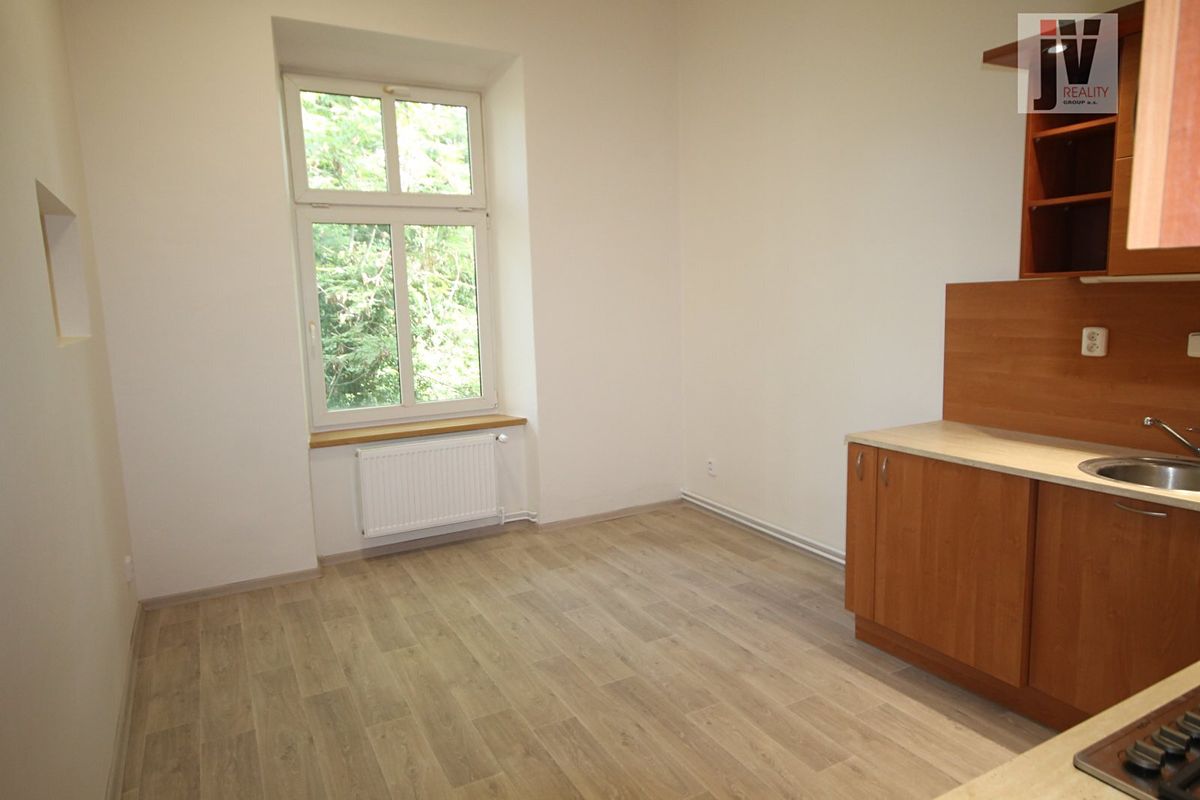Pronájem bytu 4+1 137 m² – fotografie 3