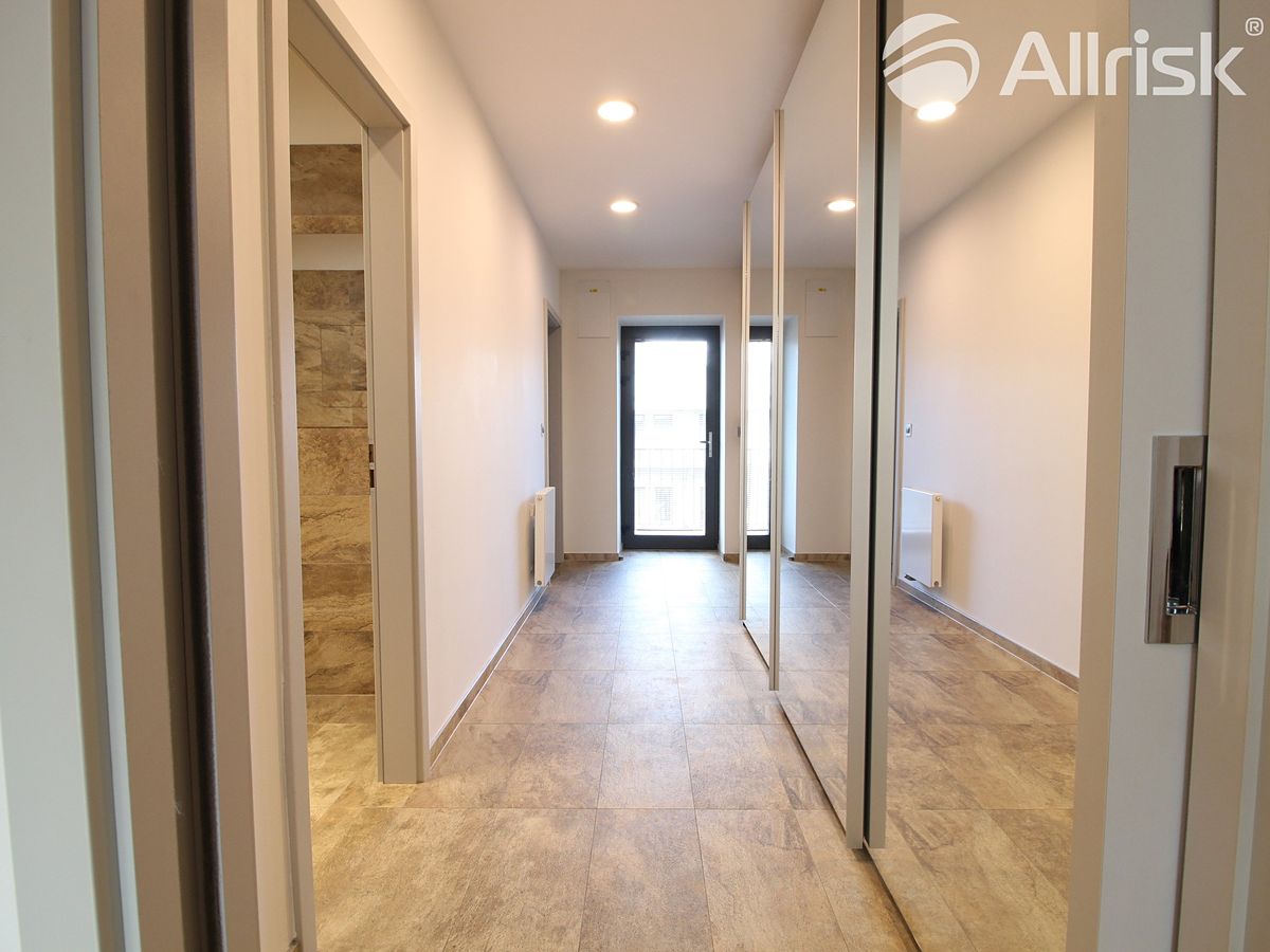 Pronájem bytu 2+kk 68 m² – fotografie 5