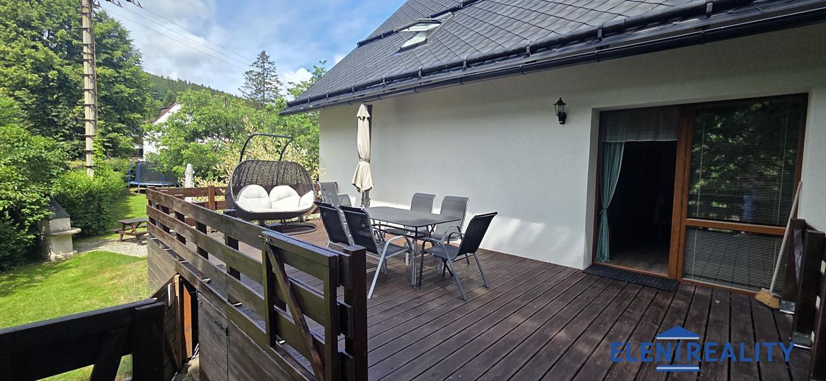 Prodej rodinného domu 320 m², pozemek 1160 m² – fotografie 4
