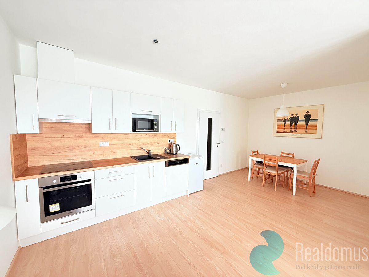 Pronájem bytu 2+kk 57 m² – fotografie 2