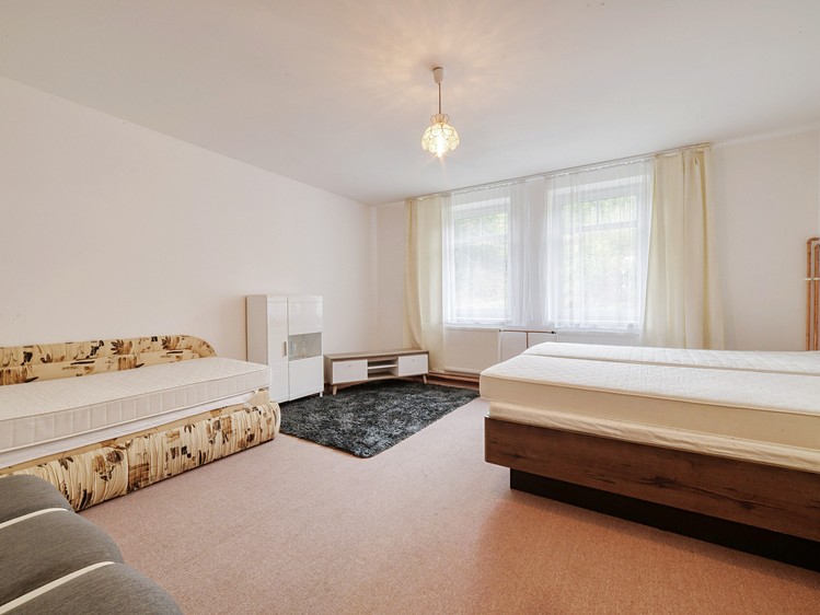Комерційне приміщення на продаж, 899 м² (16 з 100)