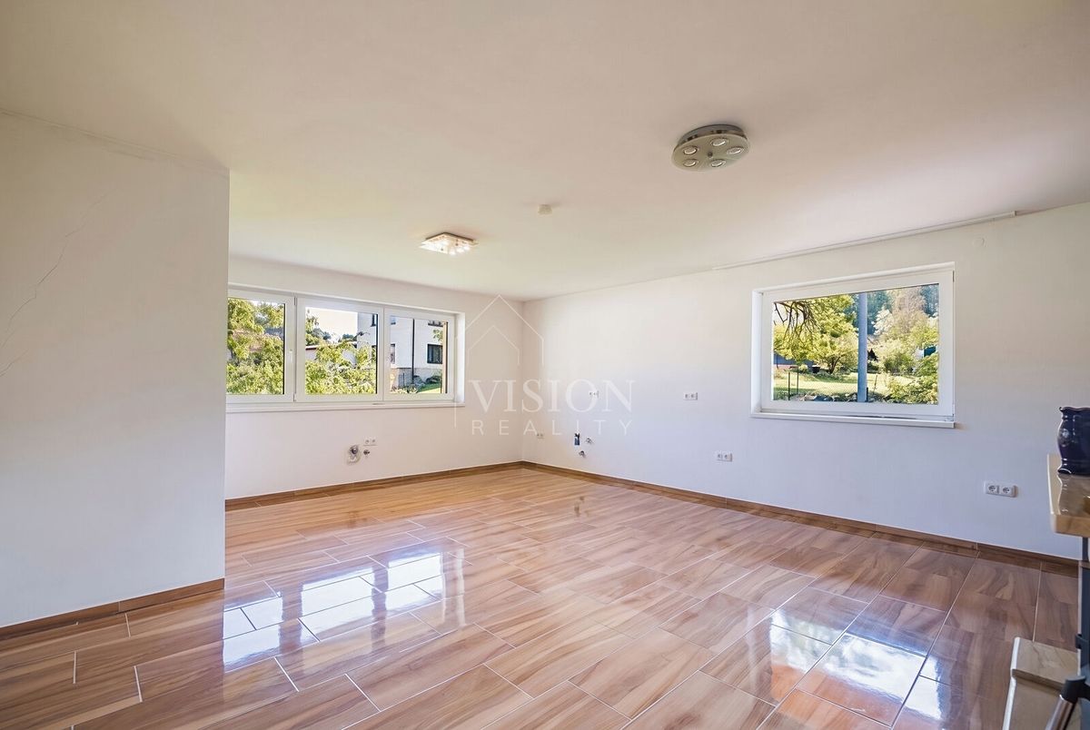 Prodej rodinného domu 238 m², pozemek 811 m² – fotografie 4