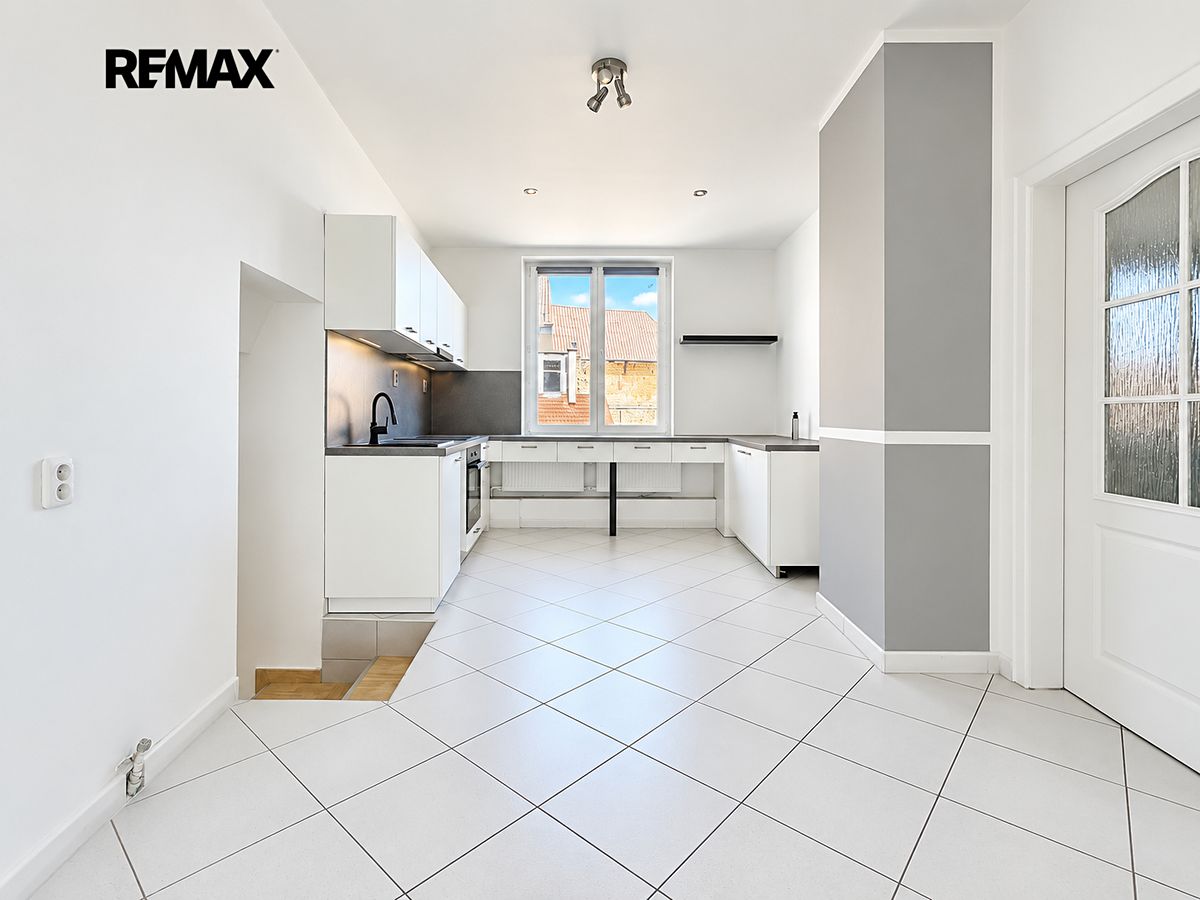 Prodej rodinného domu 407 m², pozemek 244 m² – fotografie 3